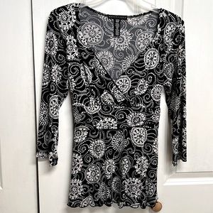 Apostrophe Black Gray Floral Print Mid Sleeve V Neck Tie Back Top Size S